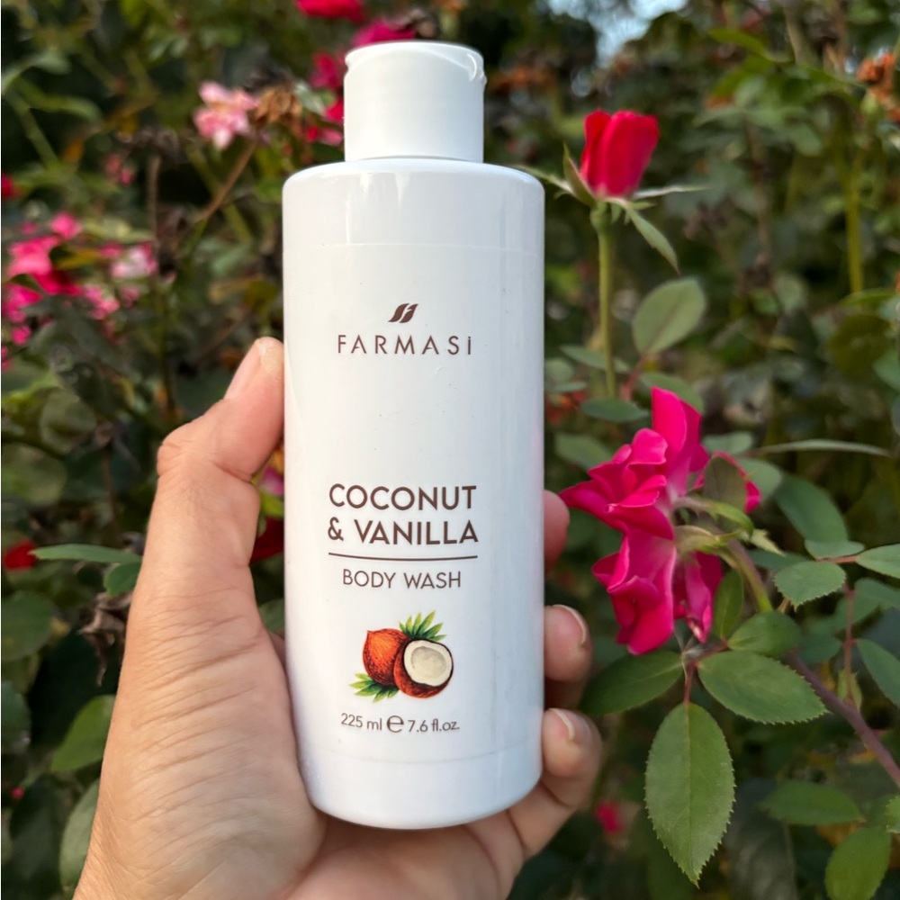 FARMASI COCONUT&VANILLA BODY WASH